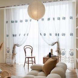 Floraler Fenstervorhang...